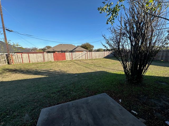 200 Brook Circle, Krum, TX 76249