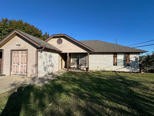 200 Brook Circle, Krum, TX 76249