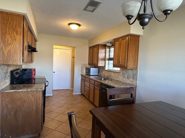 200 Brook Circle, Krum, TX 76249