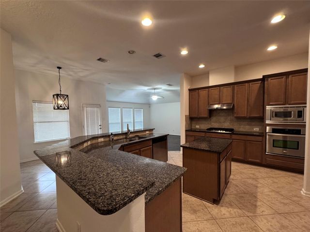 9023 Kinnel Lane, Tomball, TX 77375