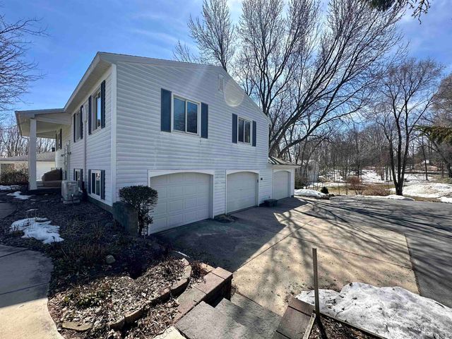 4210 Bay View Point, Traverse City, MI 49684
