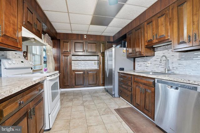 951 WAKELING ST, Philadelphia, PA 19124