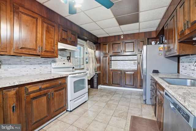 951 WAKELING ST, Philadelphia, PA 19124