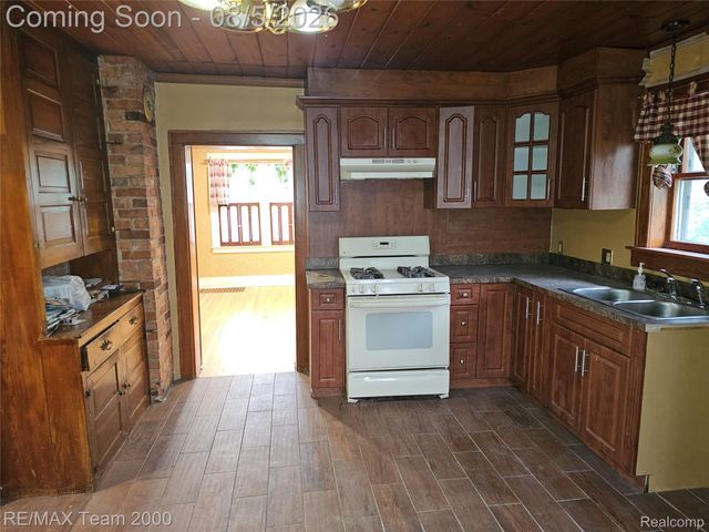 24416 Hass Street, Dearborn Heights, MI 48127