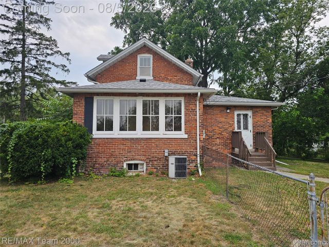 24416 Hass Street, Dearborn Heights, MI 48127