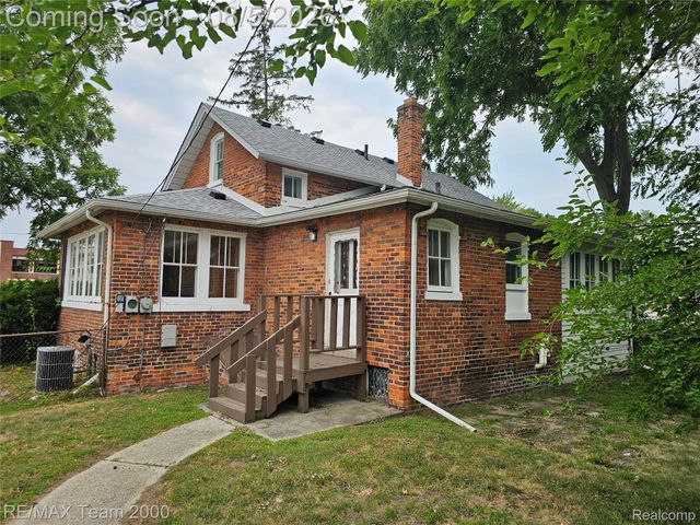 24416 Hass Street, Dearborn Heights, MI 48127
