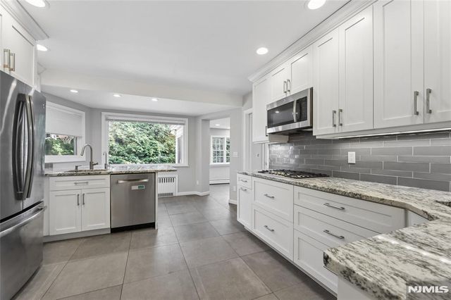 585 W Englewood Avenue, Teaneck, NJ 07666