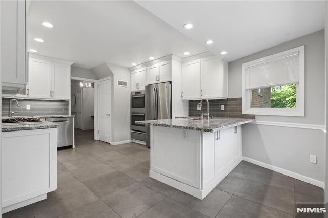 585 W Englewood Avenue, Teaneck, NJ 07666