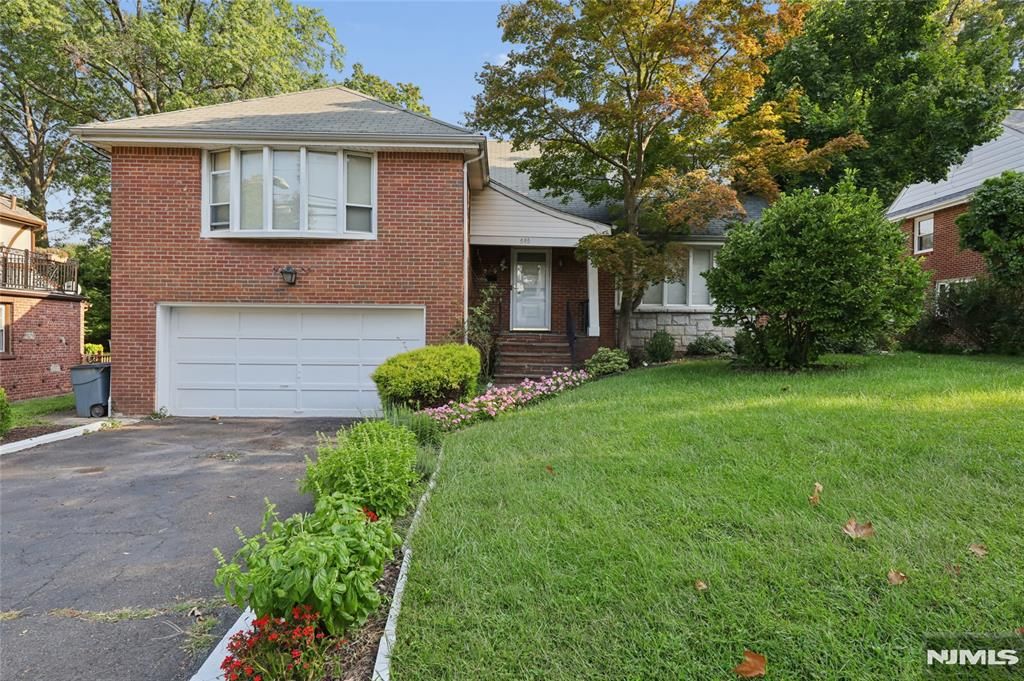 585 W Englewood Avenue, Teaneck, NJ 07666