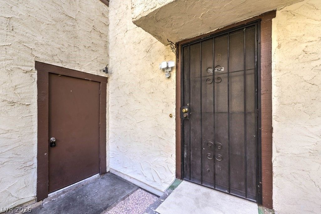 Image 3 of property listing at 5047 Spencer Street B, Las Vegas, NV 89119