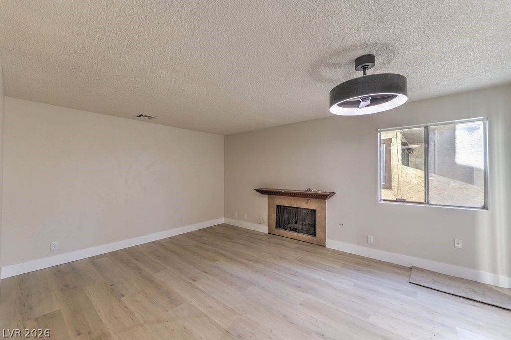 Image 5 of property listing at 5047 Spencer Street B, Las Vegas, NV 89119