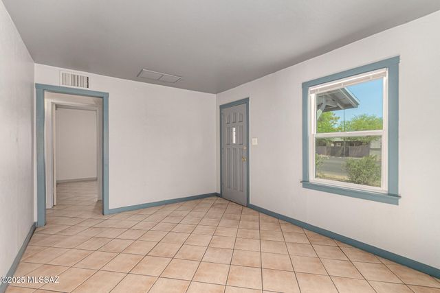 1628 E Grant Road, Tucson, AZ 85719