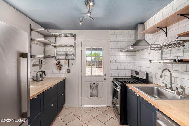 1628 E Grant Road, Tucson, AZ 85719