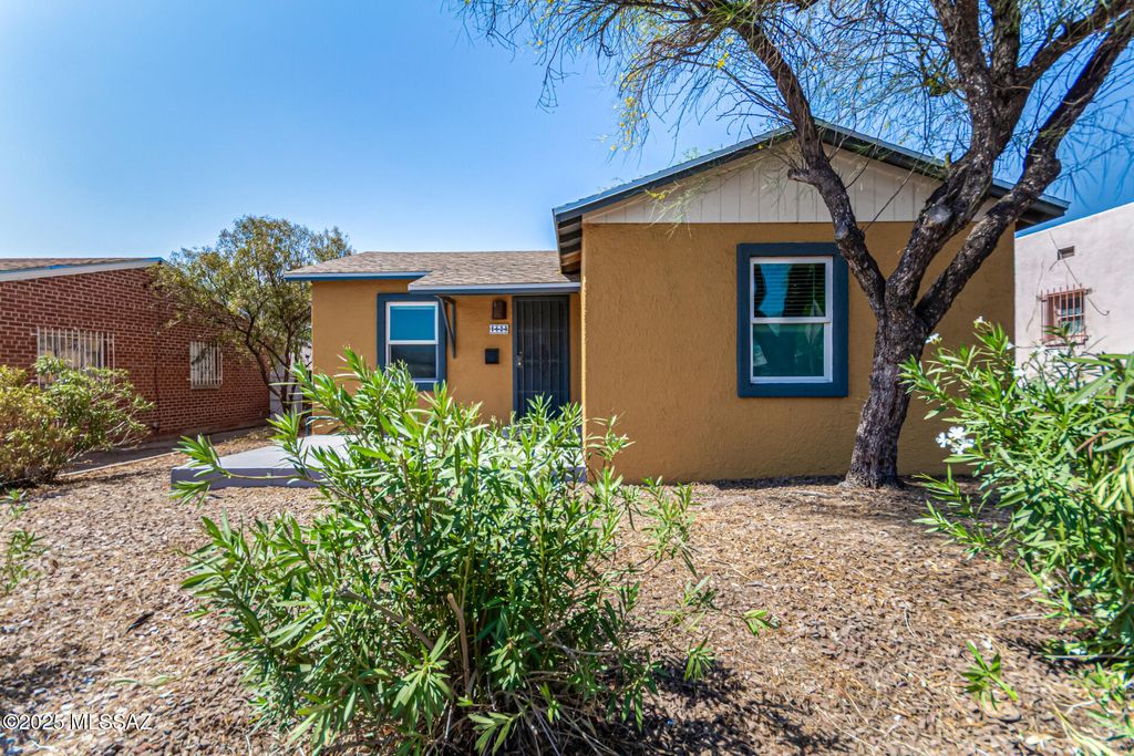 1628 E Grant Road, Tucson, AZ 85719