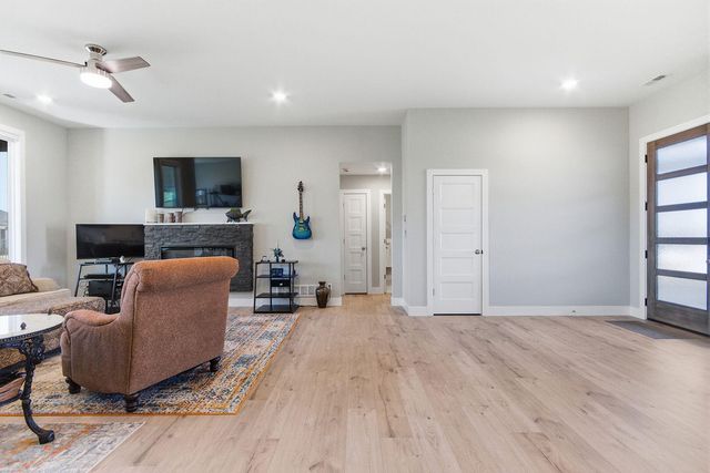 1009 SPYGLASS CT, Columbia, MO 65201