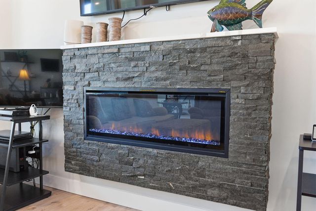 1009 SPYGLASS CT, Columbia, MO 65201