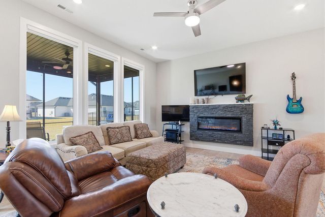 1009 SPYGLASS CT, Columbia, MO 65201