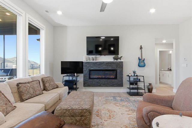 1009 SPYGLASS CT, Columbia, MO 65201