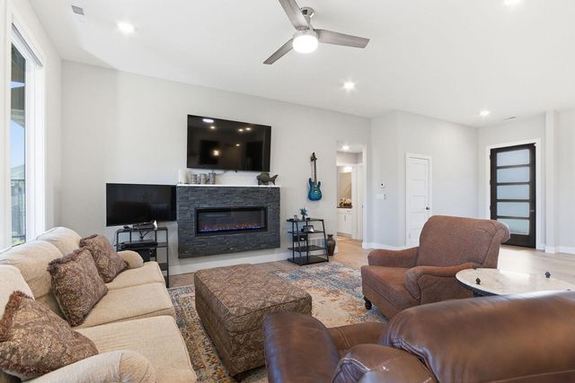 1009 SPYGLASS CT, Columbia, MO 65201