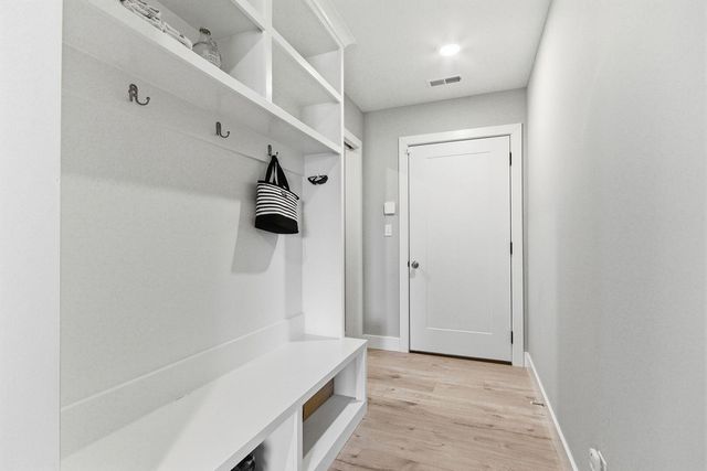 1009 SPYGLASS CT, Columbia, MO 65201