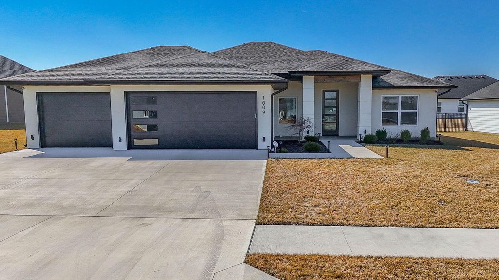 1009 SPYGLASS CT, Columbia, MO 65201