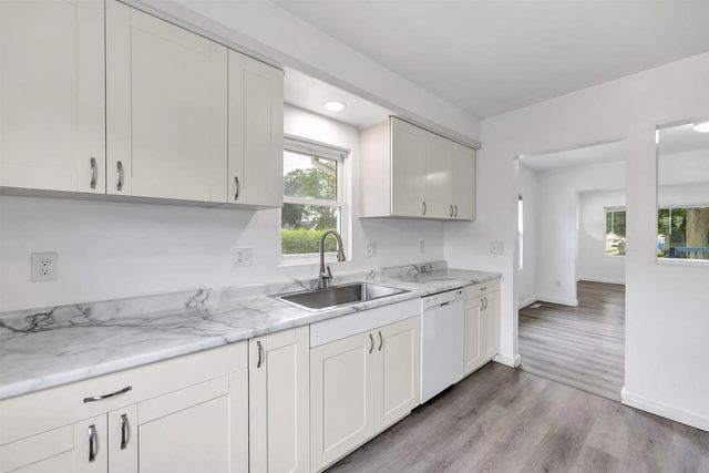 1465 CEDAR STREET, Green Bay, WI 54302