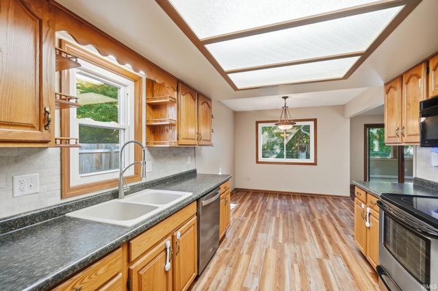 9615 Mariners Ridge Drive, Fort Wayne, IN 46819