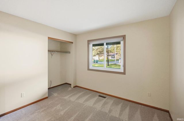 9615 Mariners Ridge Drive, Fort Wayne, IN 46819