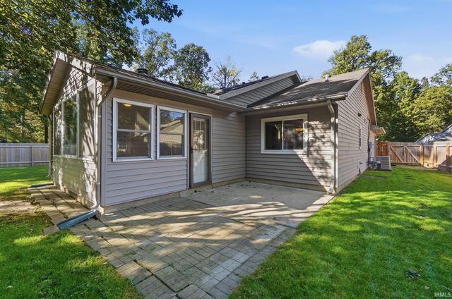 9615 Mariners Ridge Drive, Fort Wayne, IN 46819