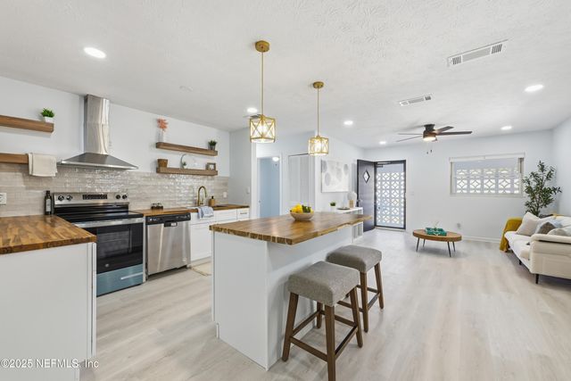 8628 BLARNEY STONE Court, Jacksonville, FL 32216