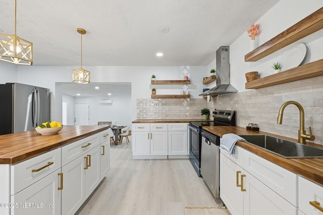 8628 BLARNEY STONE Court, Jacksonville, FL 32216