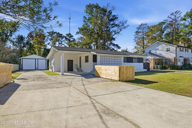 8628 BLARNEY STONE Court, Jacksonville, FL 32216