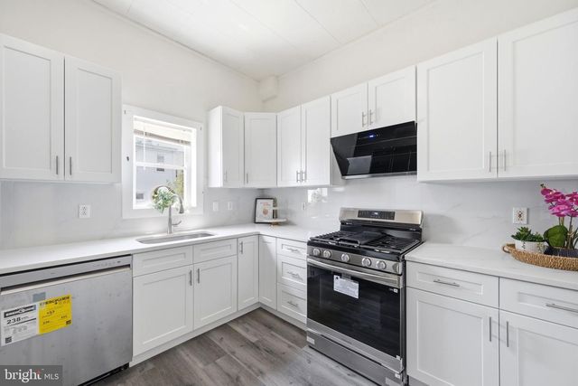 330 SOMERSET ST, Gloucester City, NJ 08030