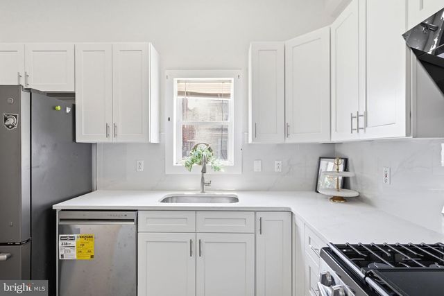 330 SOMERSET ST, Gloucester City, NJ 08030