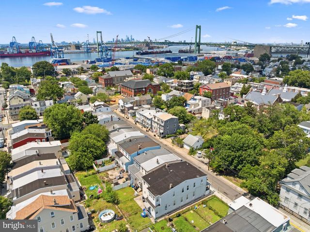 330 SOMERSET ST, Gloucester City, NJ 08030