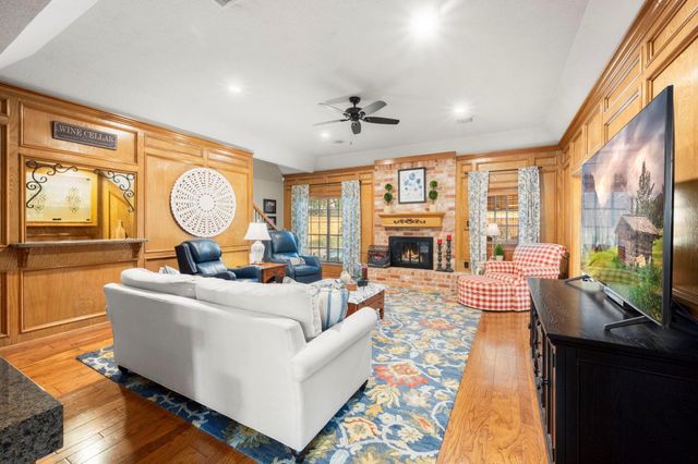 6907 Fawncliff Drive, Houston, TX 77069