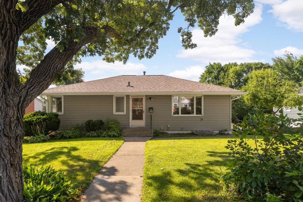 6509 Cedar Lake Road S, Saint Louis Park, MN 55426