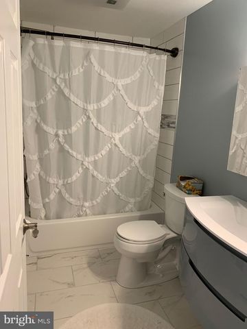 20 OAKLEY, Cherry Hill, NJ 08003