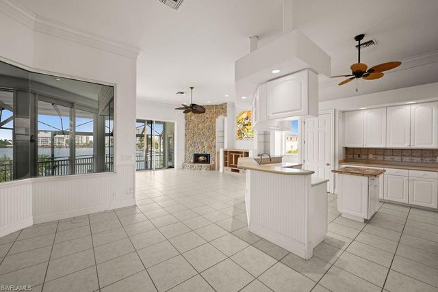 371 Bayside AVE, Naples, FL 34108