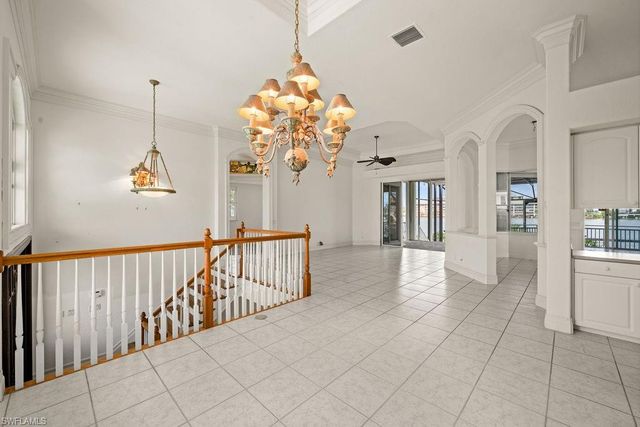 371 Bayside AVE, Naples, FL 34108