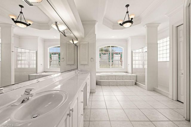 371 Bayside AVE, Naples, FL 34108