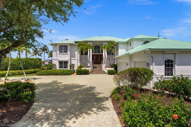 371 Bayside AVE, Naples, FL 34108