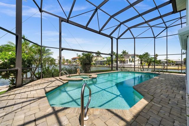 371 Bayside AVE, Naples, FL 34108