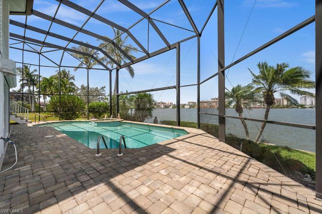 371 Bayside AVE, Naples, FL 34108