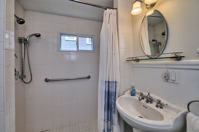 36 Granville Rd 1, Cambridge, MA 02138