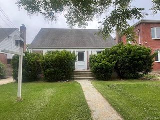 7608 269th Street, New Hyde Park, NY 11040