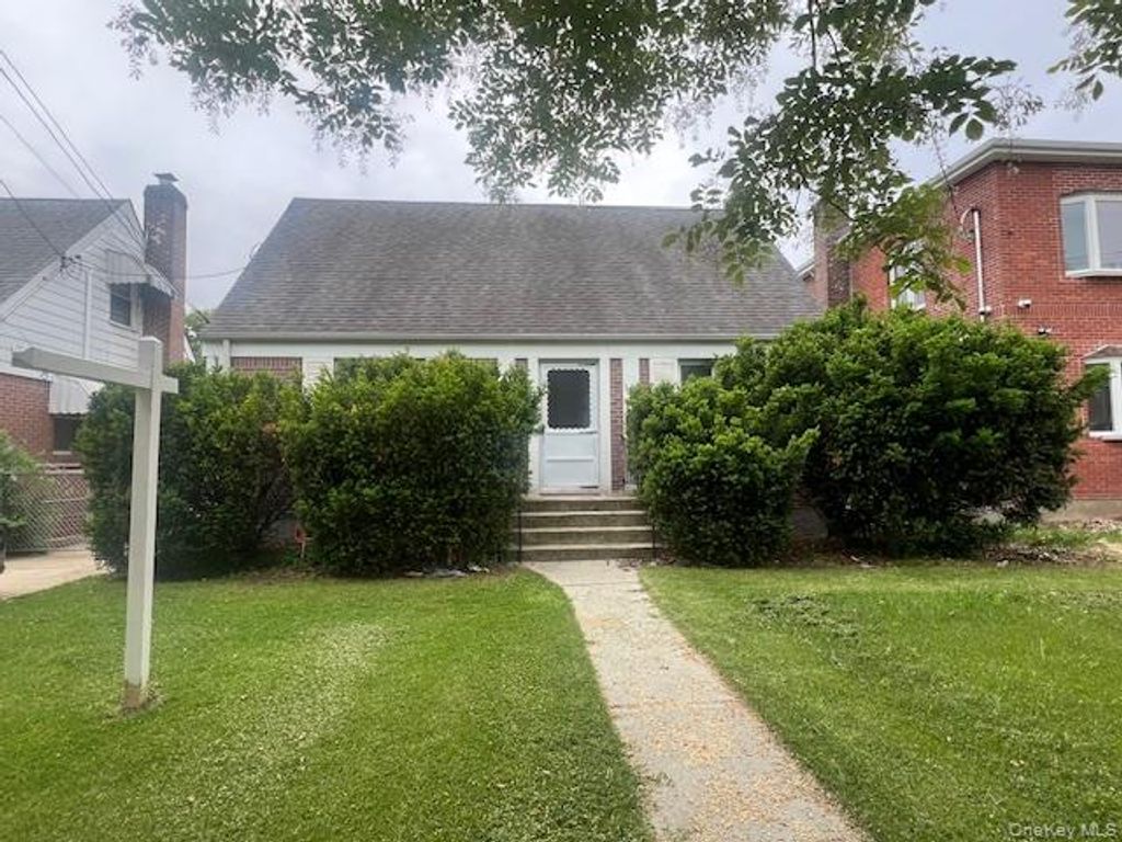 7608 269th Street, New Hyde Park, NY 11040