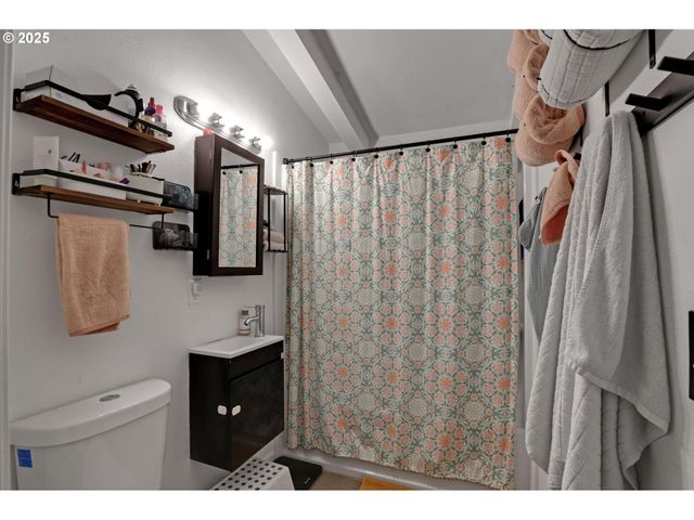 9406 N MIDWAY Ave, Portland, OR 97203