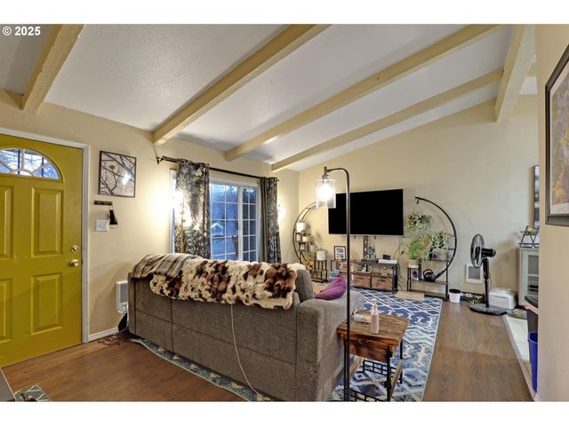 9406 N MIDWAY Ave, Portland, OR 97203