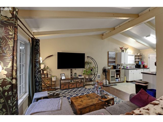 9406 N MIDWAY Ave, Portland, OR 97203